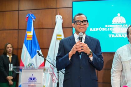 Ministro de Trabajo apuesta al diálogo pese a rechazo de sindicalistas a reabrir reforma laboral