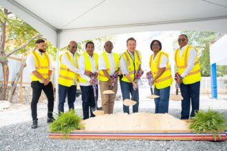 Ministro Bisonó inicia construcción de la Iglesia San Juan Pablo II en Bávaro