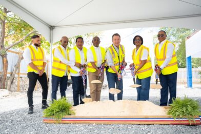Ministro Bisonó inicia construcción de la Iglesia San Juan Pablo II en Bávaro