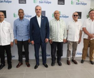 Abinader supervisa construcción de central que aportará 467 MW