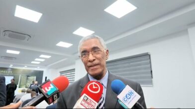 Vicealmirante Eurípides Uribe Peguero presenta “Los Coroneles”, un recorrido por militares que defendieron la institucionalidad democrática