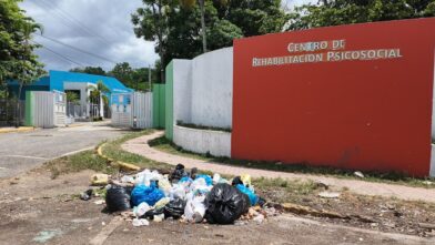 Residentes de Los Cocos en Pedro Brand denuncian cúmulo de basura y dicen sentirse “huérfanos” de las autoridades