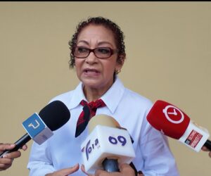 Presidenta Frente Amplio rechaza que estudiantes haitianos sean responsables del déficit de cupos escolares