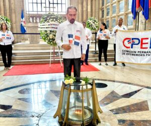 Efemérides Patrias exhorta a colocar la Bandera Nacional por la Restauración