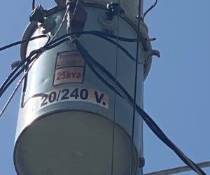 Explosión de transformador deja sin electricidad a residentes de Villa Jaragua