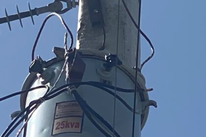 Explosión de transformador deja sin electricidad a residentes de Villa Jaragua