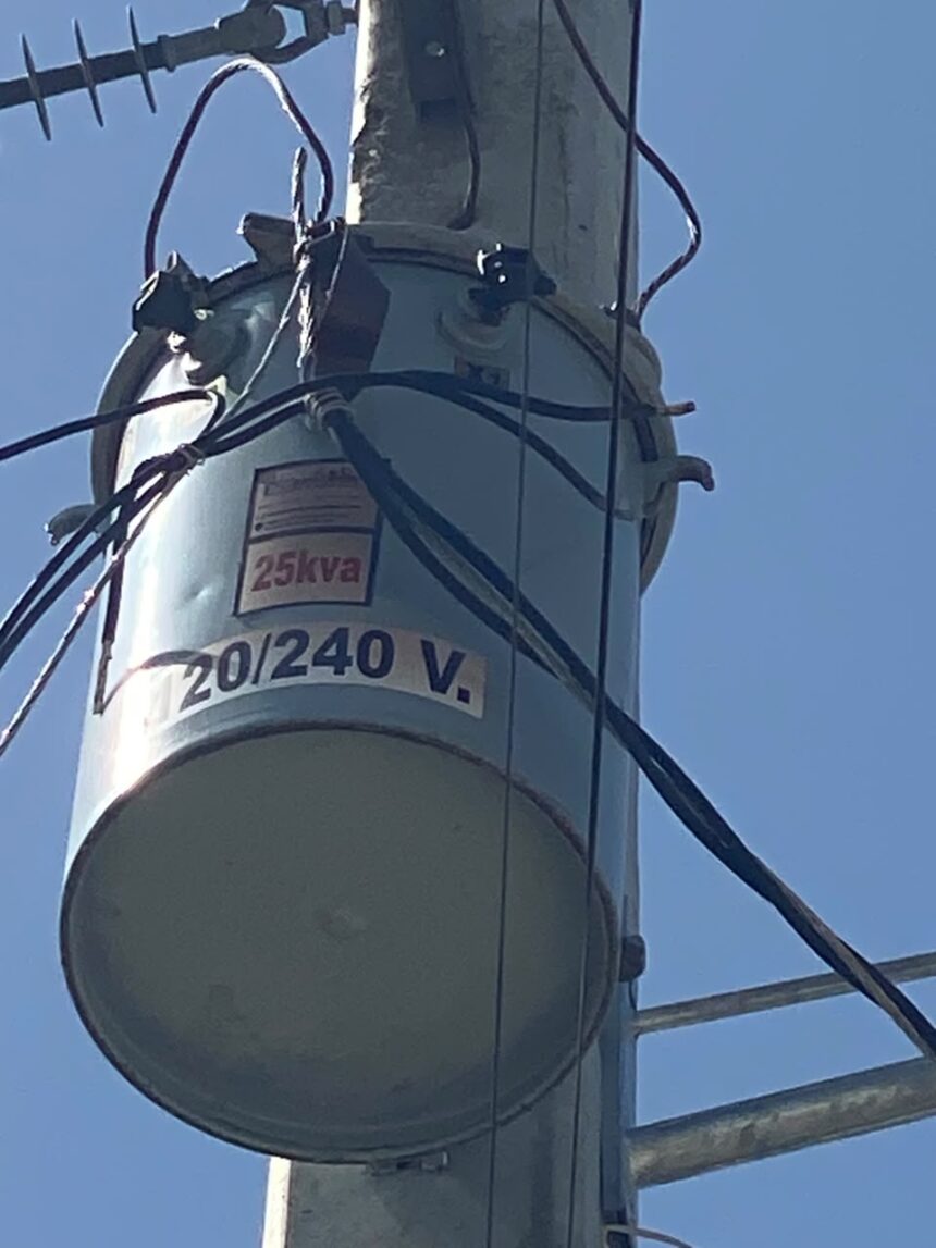 Explosión de transformador deja sin electricidad a residentes de Villa Jaragua