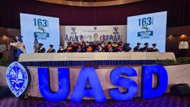 UASD gradúa 716 nuevos profesionales y los llama a ser “restauradores de la nación”
