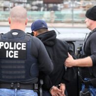 Congresistas y activistas de Estados Unidos rechazan la compra de guantes eléctricos para el ICE
