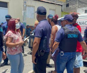 Cámaras de seguridad captan asesinato de joven de 24 años a manos de dos hombres en Santiago