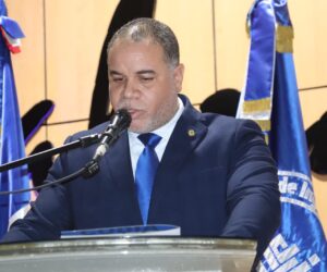 George Richardson asume presidencia del CODIA y promete una gestión transparente