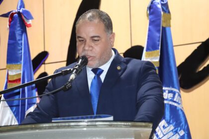 George Richardson asume presidencia del CODIA y promete una gestión transparente