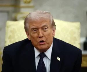 Trump desata polémica al usar como señuelo un avión con periodistas ante una amenaza iraní