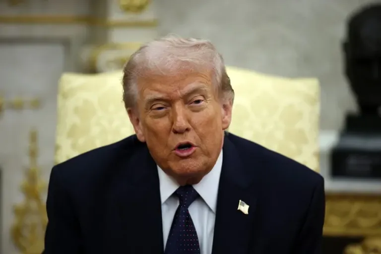 Trump desata polémica al usar como señuelo un avión con periodistas ante una amenaza iraní