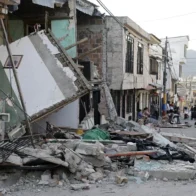 Búsqueda contrarreloj entre los escombros un día después del fuerte terremoto en Colombia