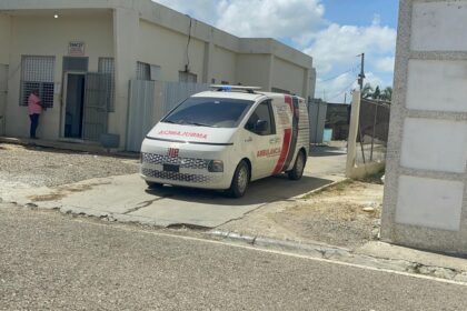 Investigan muerte de seguridad de 22 años hallado con impacto de bala en residencial de Los Cerros de Gurabo
