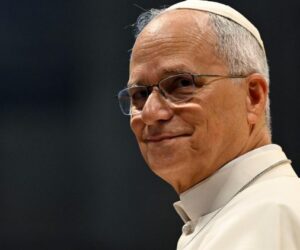 El papa a insta a facilitar la posibilidad de ir a misa a quienes trabajan en domingo