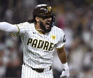 Fernando Tatis Jr. asciende al segundo lugar histórico de jonrones de los Padres