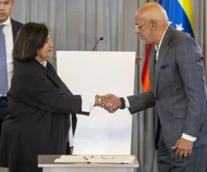 Delcy Rodríguez celebra el “primer paso” en el diálogo entre el chavismo y la oposición