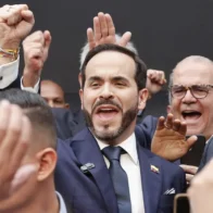 De la Espriella asume presidencia de Colombia con fuerte desafío fiscal y mejoras en empleo y pobreza