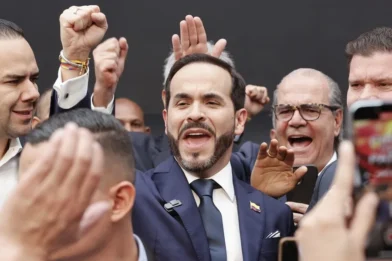 De la Espriella asume presidencia de Colombia con fuerte desafío fiscal y mejoras en empleo y pobreza