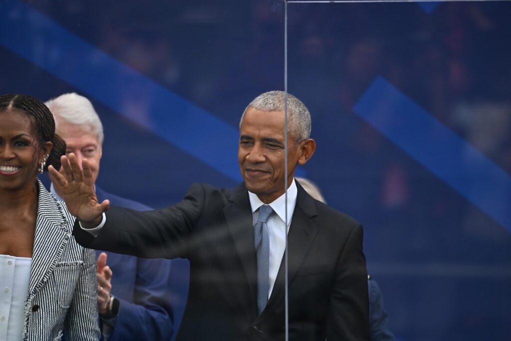 Obama cumple 65 años reforzando su legado desde una discreta retaguardia política