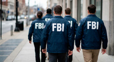 Exagente del FBI enfrenta proceso por presunto desvío de casi $1 millón en criptomonedas durante investigación federal