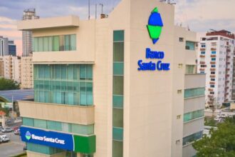 Feller Rate ratifica calificación de Banco Santa Cruz en “AA-” y eleva sus perspectivas a “positiva”