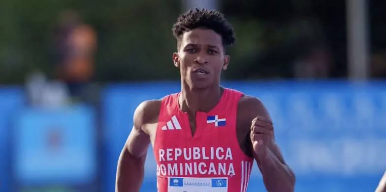 Yeral Núñez recibe emotivo reconocimiento de la Academia Félix Sánchez tras conquistar el oro en Santo Domingo 2026