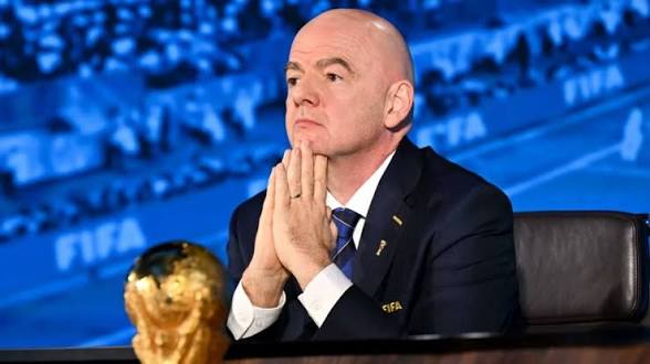 Infantino enfrenta creciente presión y convoca reunión de crisis de la FIFA en Marruecos