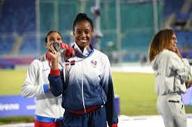 Evelina Minaya dedica su medalla de plata a su madre, quien enfrenta un cáncer termi