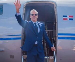 Abinader concluye visita a Colombia y regresa a RD luego de asistir a toma de posesión de De la Espriella