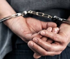 Policía arresta a 14 personas durante operativos contra robos y estafas en Santiago