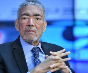 Miguel Mejía pide a Abinader explicar por qué ordenó salida de funcionarios cubanos