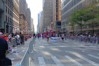 Miles de dominicanos toman la Sexta Avenida y exhiben el peso de su diáspora en Nueva York