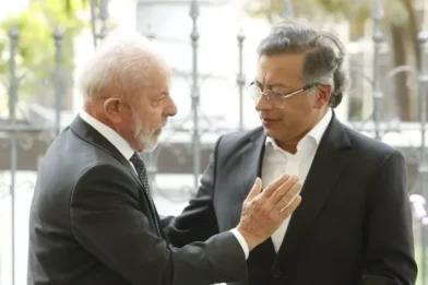 Lula se despide de Petro por llamada telefónica a horas del traspaso de mando en Colombia