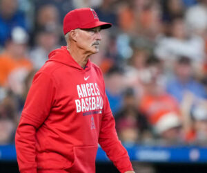 Angelinos despiden a Mike Maddux y realizan cambios en su cuerpo de pitcheo