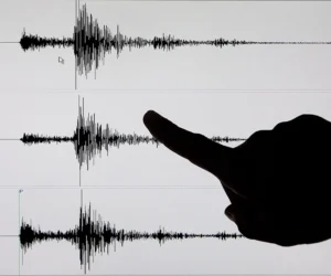 Terremoto de magnitud 7,7 sacude la costa de Indonesia y activa alerta de tsunami