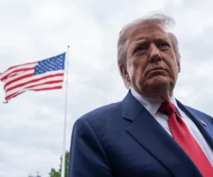 Trump dice que declarará el estrecho de Ormuz “territorio de Estados Unidos” tras “derrotar a Irán”