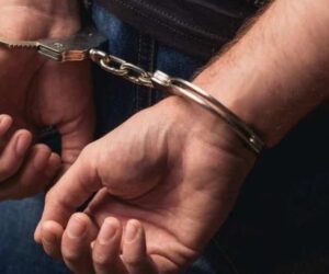 Policía detiene a tres hombres por armas y presuntas drogas en San Juan y La Vega
