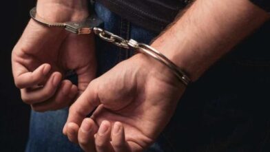 Policía detiene a tres hombres por armas y presuntas drogas en San Juan y La Vega