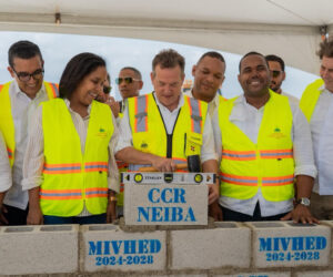 Ministro Bisonó inicia construcción de moderno CCR en Neiba