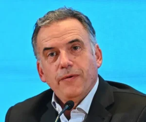 La desaprobación del Gobierno de Yamandú Orsi en Uruguay sube al 57%, según una nueva encuesta